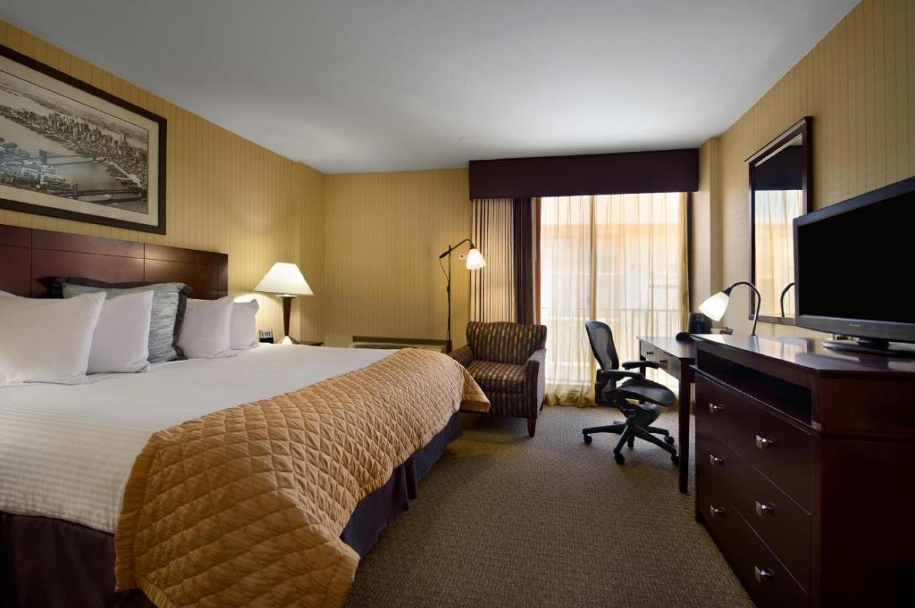 Wyndham Garden Hotel Newark Airport Room photo