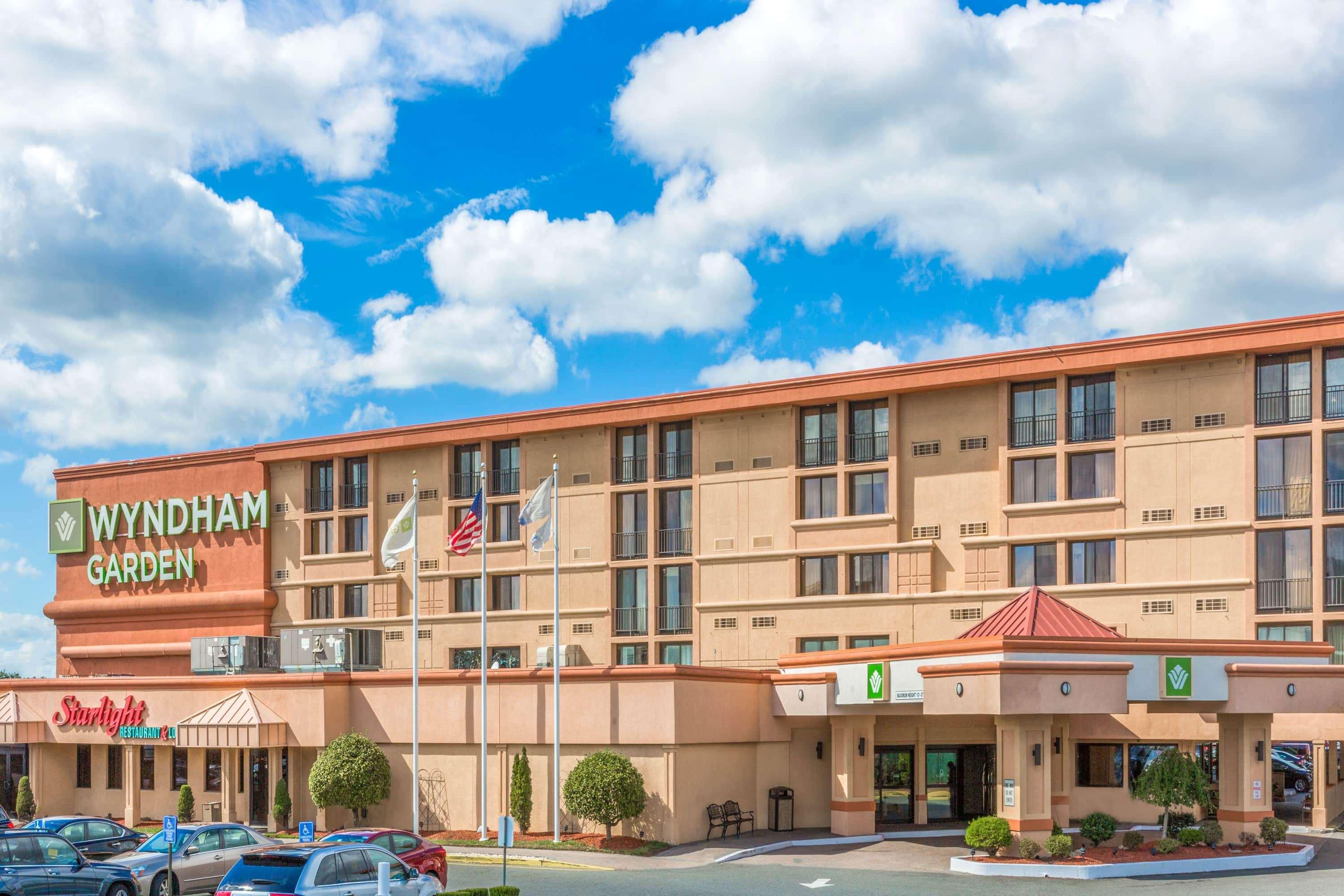 Wyndham Garden Hotel Newark Airport Exterior photo