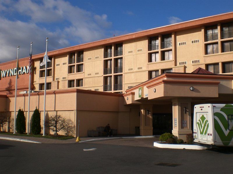 Wyndham Garden Hotel Newark Airport Exterior photo