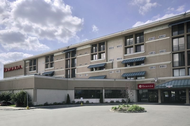 Wyndham Garden Hotel Newark Airport Exterior photo